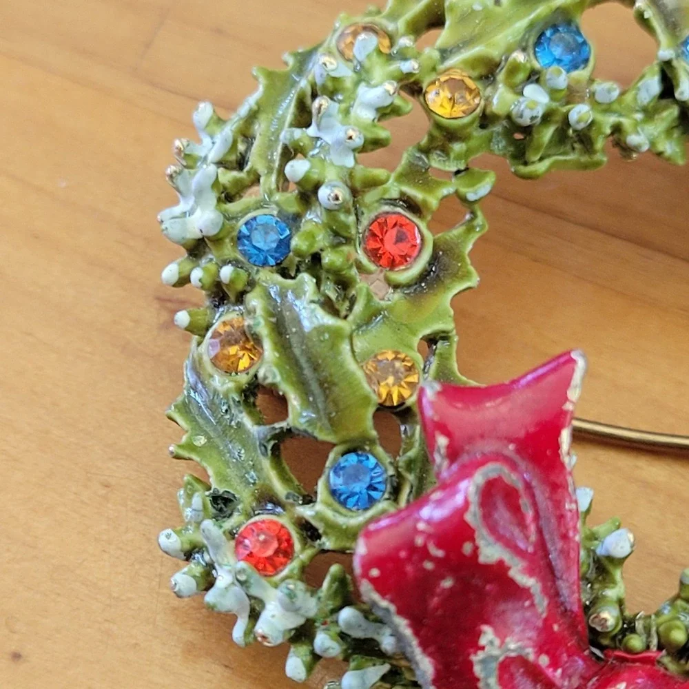 Vintage Signed ART Enamel Rhinestone Christmas Wreath Bow Brooch Pin